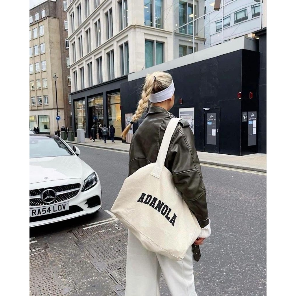 🔥🔥พร้อมส่ง🔥🔥
Adanola Canvas Tote✅ ใหม่ ✅ แ ท้

