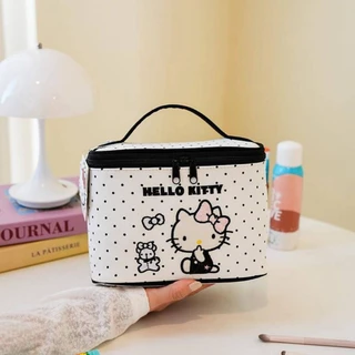 กระเป๋าใส่เครื่องสำอางค์ทรงกล่อง Kitty สินค้าลิขสิทธิ์แท้💯💯💯 ขนาด 22x14x13 cm มี 5 สี ราคา 319 บาท