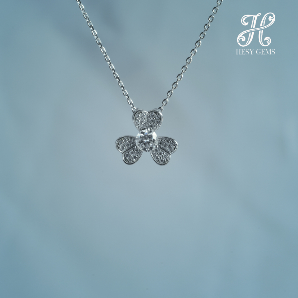 จี้ดอกไม้Moissanite0.50ct พร้อมสร้อย 0.50 ct Moissanite Flower Pendant, Including Chain