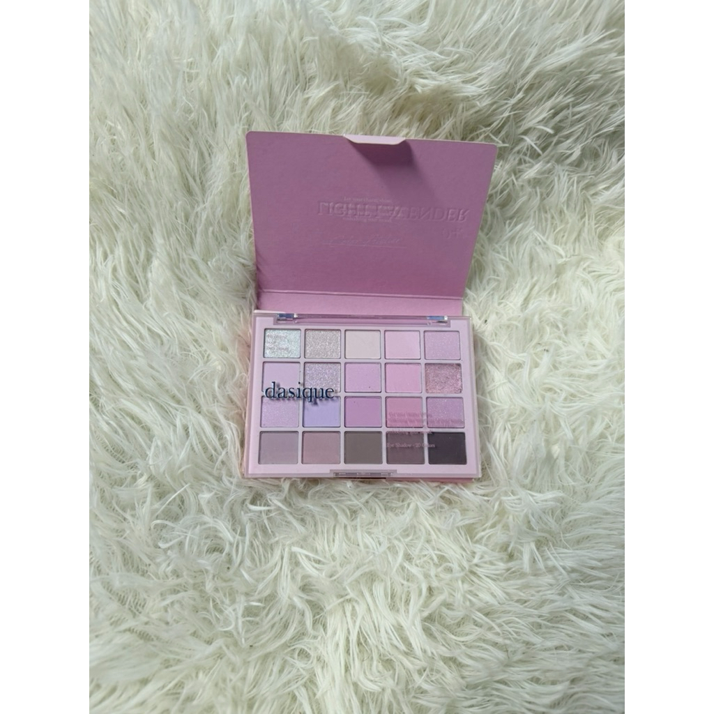 ส่งต่อ🇰🇷พาเลทตาDasique20ช่องมือสอง #04 light lavender แท้💯 มีตำหนิ1ช่อง