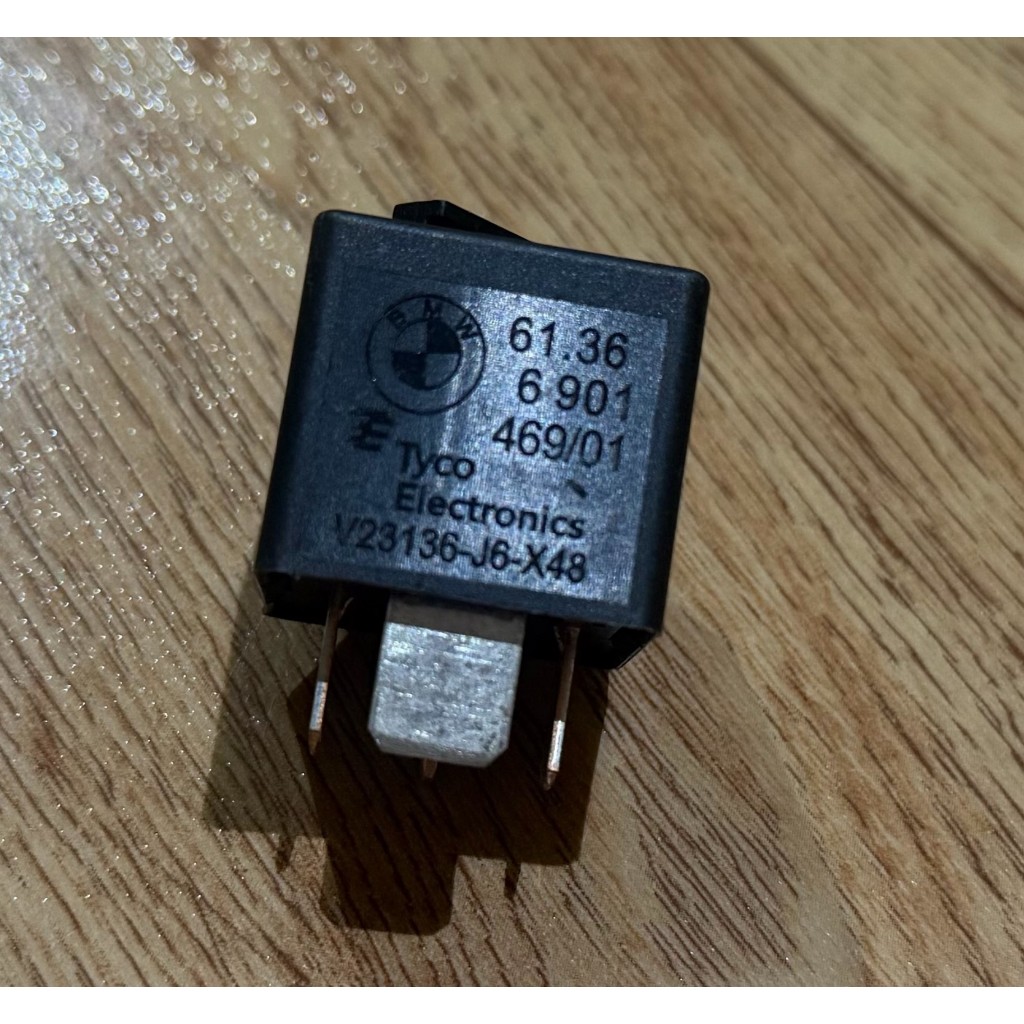 Relay V23136-J6-X48 Tyco Electronics Automotive Relay 4 Pins