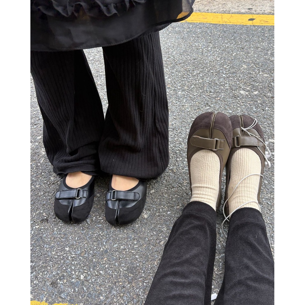 พร้อมส่ง The Museum Visitor - TABI STRAP FLAT SHOES