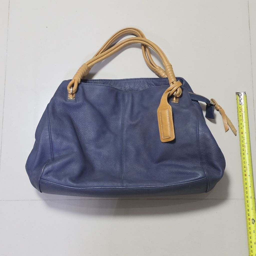 [Used] กระเป๋าหนังนุ่ม viera by ragazze สีน้ำเงิน 40×25cm[Used] กระเป๋าหนังนุ่ม viera by ragazze  รอ