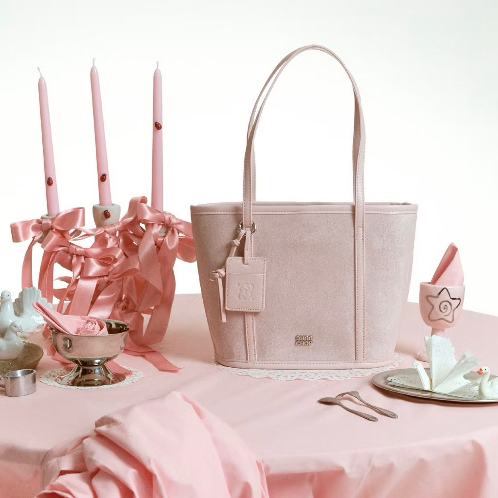 (ส่งต่อ) CHUUCHOP - The Classy bag กระเป๋าถือหนังกลับ