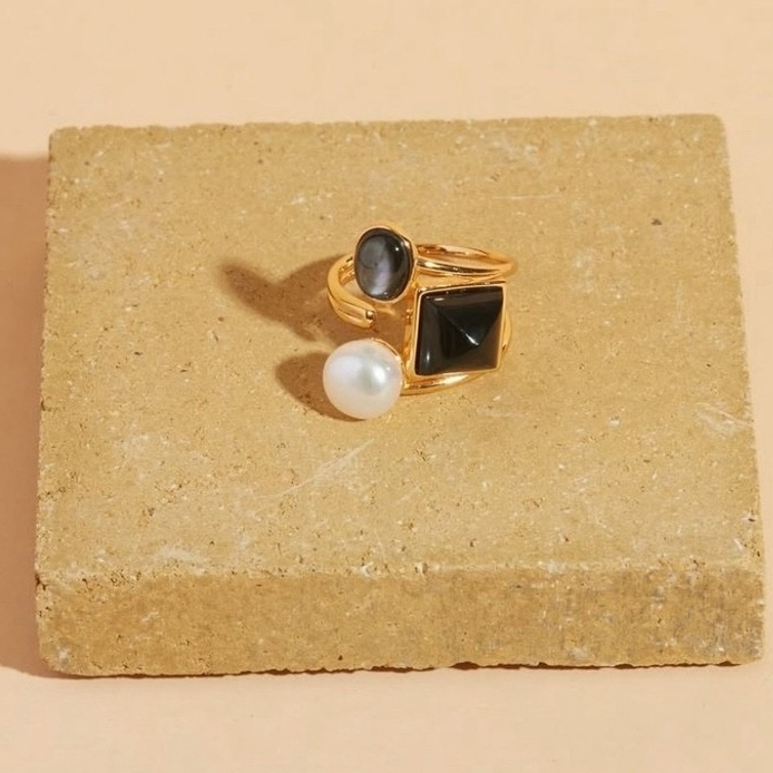 Vetiver.Pearl Black onyx , Black Mother of Pearl , Freshwater pearl freesize ring