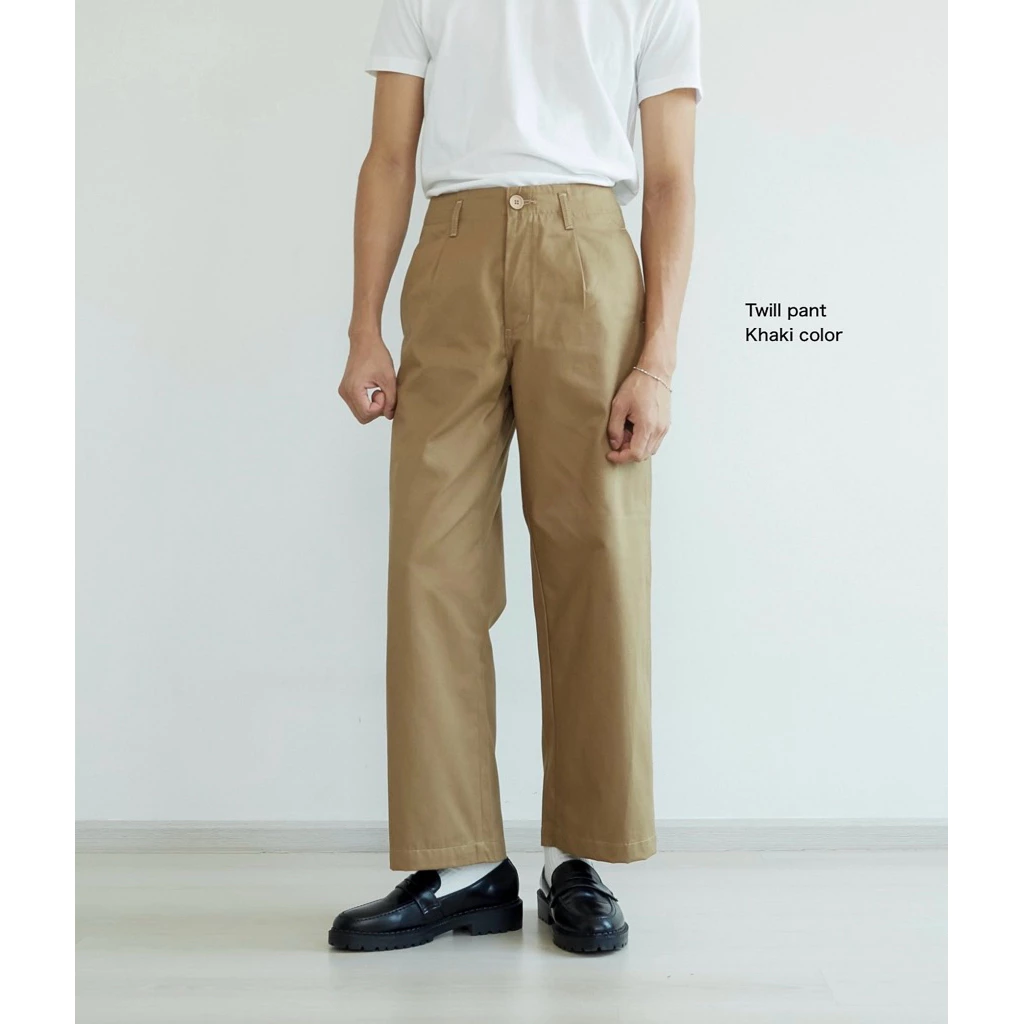 BROWN BUTTONS TWILL PANTS KHAKI ๅกางเกงทรงกระบอกตรง ผ้าคอตตอน สีกากีเข้ม