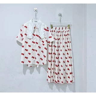 Sawat bt "Rabbit ruff set" เซตอัดพลีทรุ่นนี้ตัวเสื้อoversize ปกระบาย ทรงหูกระต่ายยาว