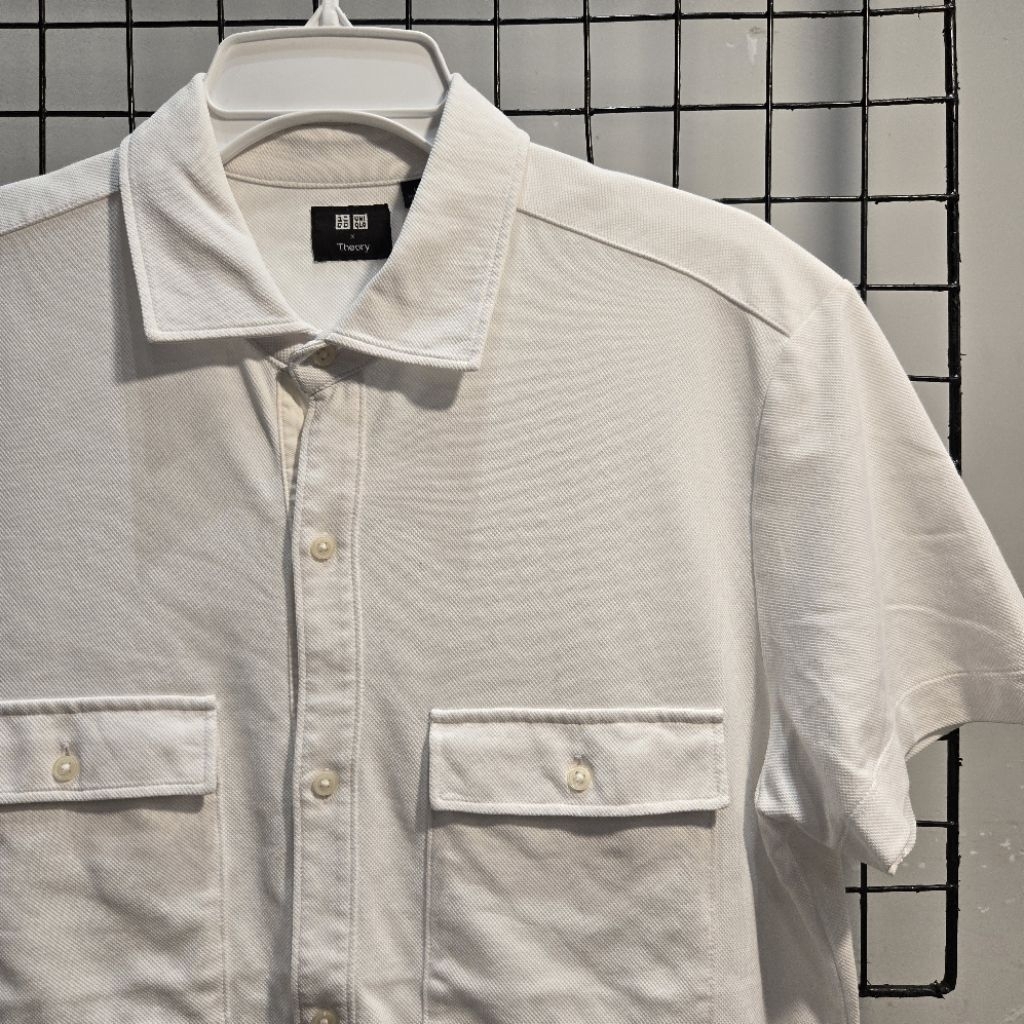 เสื้อโปโล Uniqlo x Theory มือสอง