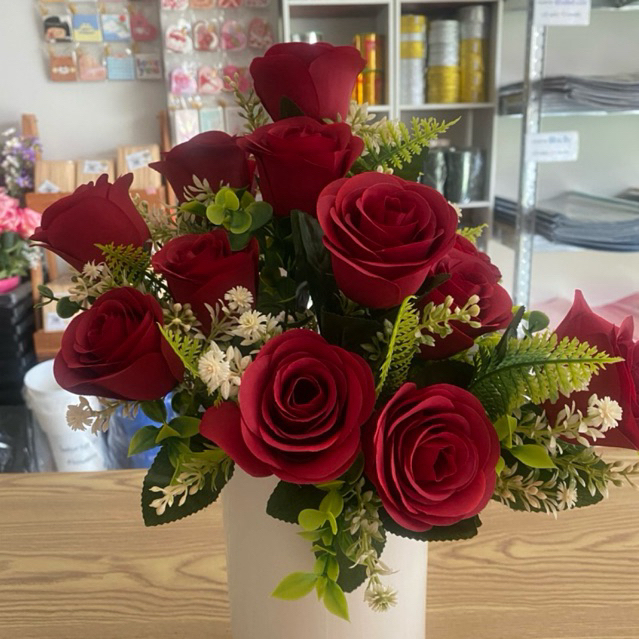 🌹 กุหลาบปารีสประดิษฐ์ สีแดง 1ช่อมี 12ดอก 💐 ดอกใหญ่ กลีบแน่น งานสวยพรีเมียม จัดช่อแล้วดูหรู มีมิติ เหมาะสำหรับทุกโอกาส