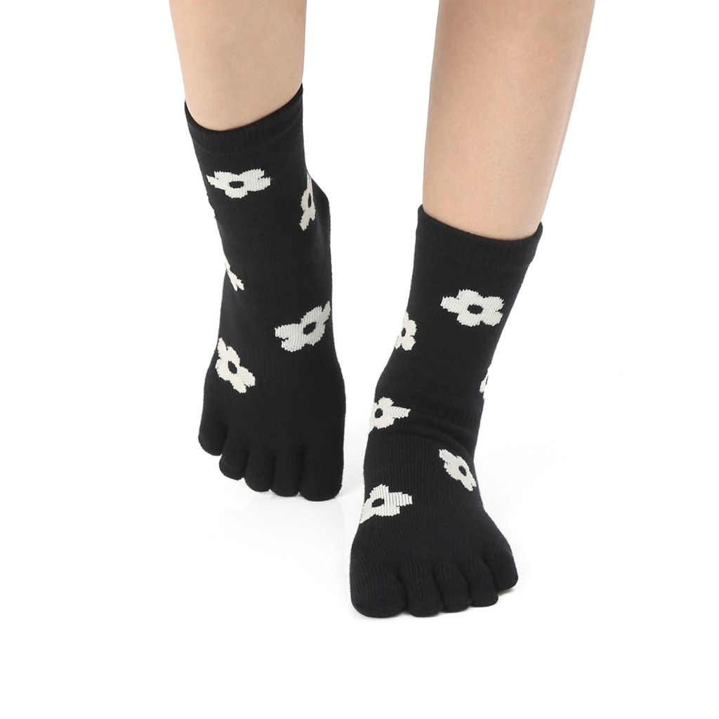 Thumb Toe Daisy Crew Sock ถุงเท้าพิลาทิส นำเข้าจากเกาหลี