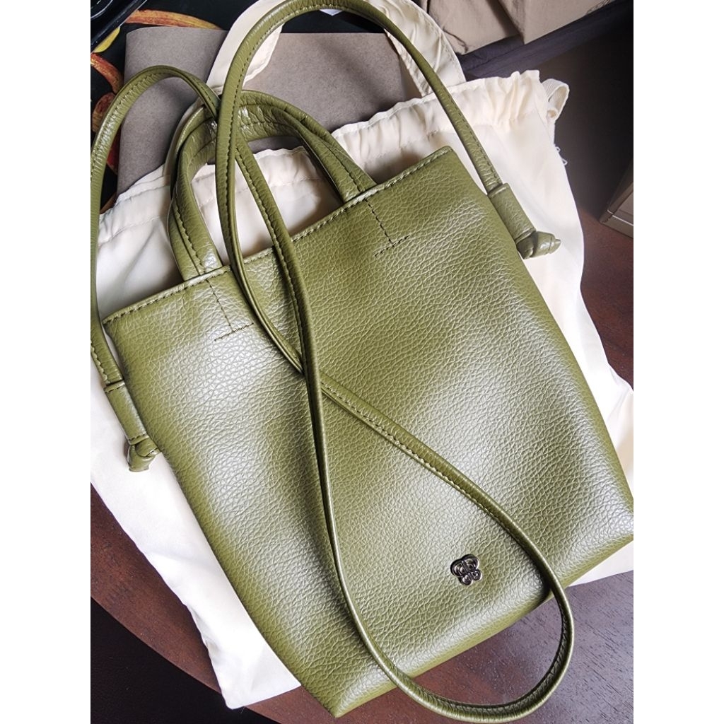 [ส่งต่อรวมส่ง] Borboleta Bag รุ่น Ayden ไซส์ S สี Olive