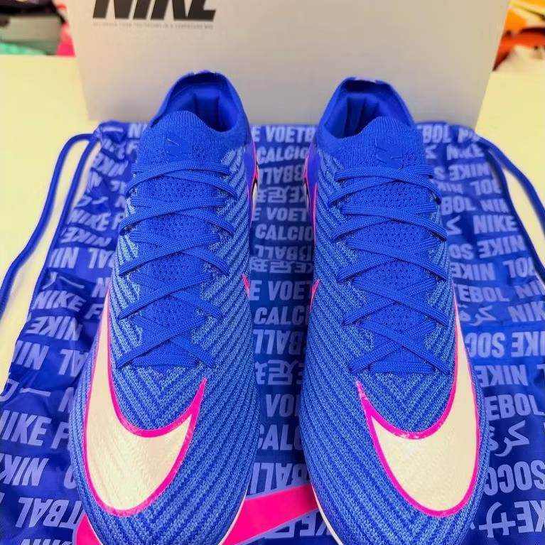 รองเท้าสตั๊ด Mercurial Vapor 16 Air Zoom