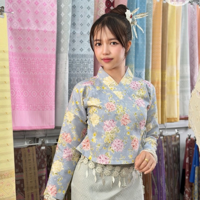 เสื้อเจ้านางแขนยาวปั๊ดข้าง ลวดลายดอกไม้ เสื้อล้านนา เสื้อพื้นเมืองไทใหญ่