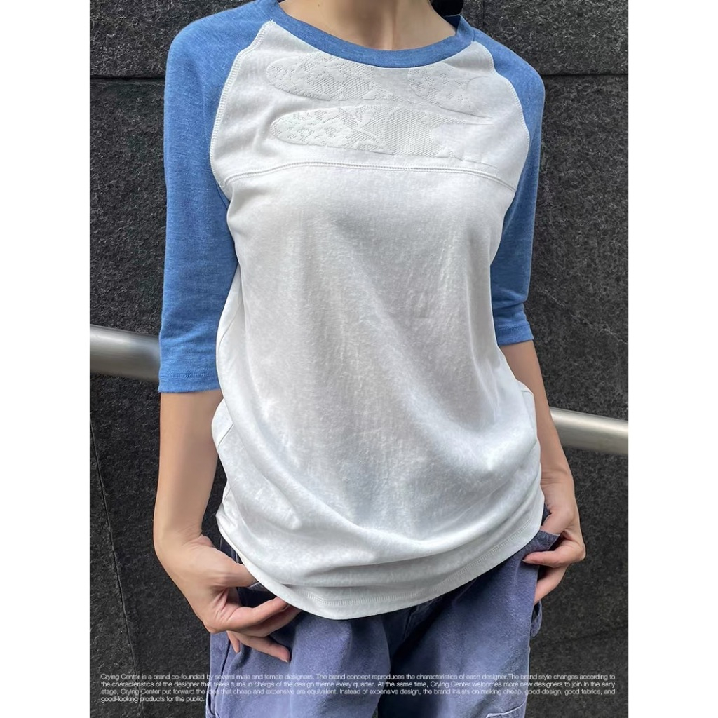 CryingCenter เสื้อยืดคอกลมเข้ารูป แขนสามส่วน โลโก้ลายลูกไม้ Lace Slim Fit T-Shirt