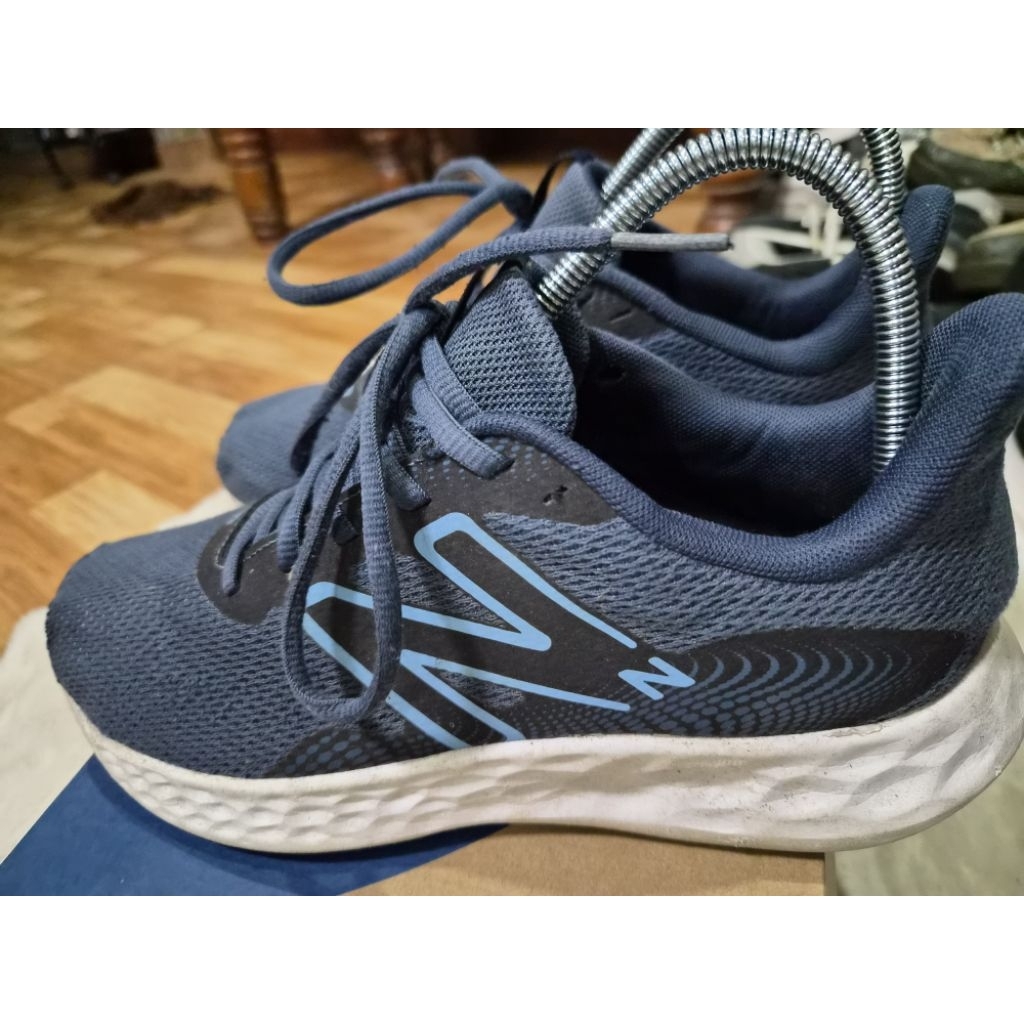 NB018รองเท้าNew Balance 411 v3 (รหัสสีเฉพาะรุ่นคือ M411LO3 สีน้ำเงินซึ่งเป็นรองเท้าวิ่งDaily Running