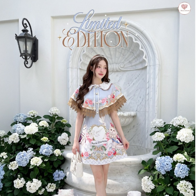 (Limited มีถึง2XL)สีเทา Gina Grey Dress เดรสสั้นวินเทจผ้าไหมเกาหลีพิมพ์ลาย ปกโค้งแต่งลูกไม้สีทอง ซิปหลังมีซับใน