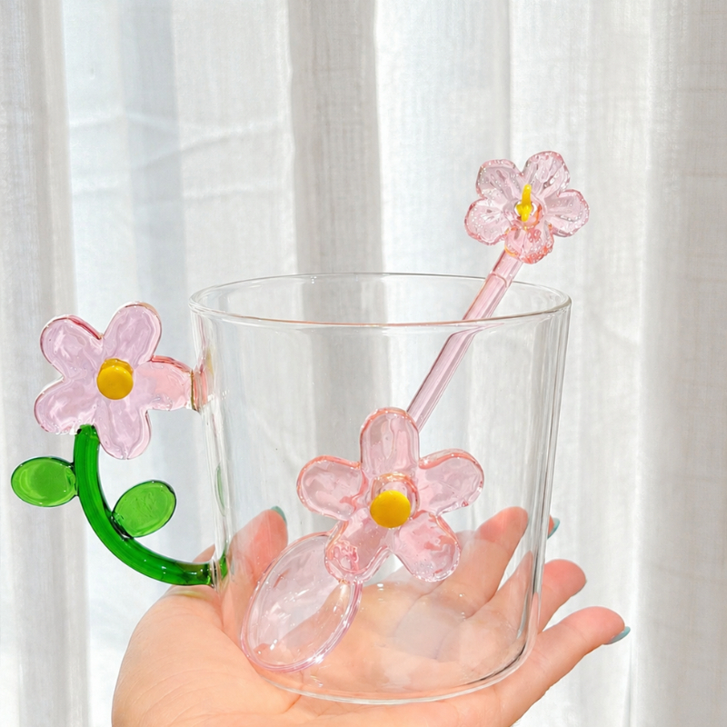 Pre10วัน Flower garden glass แก้วเป่า3d พร้อมช้อน ลายดอกไม้ ปั้นนูน สุดคิ้วท์ แก้วมัทฉะ แก้วกาแฟ ความจุ350ml