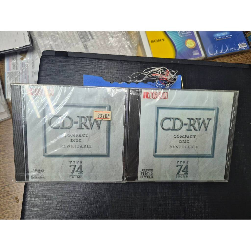 CD-RW (Compact Disc Rewritable) ชนิดความจุ 650MB / 74 นาที ยี่ห้อ Ricoh