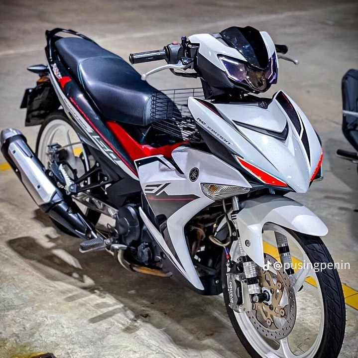 ชุดสี Yamaha Exciter-150 (รุ่น1/รุ่น2) สีเงาตามรูป (แถมสติ๊กเกอร์) RED EXCITER EX
