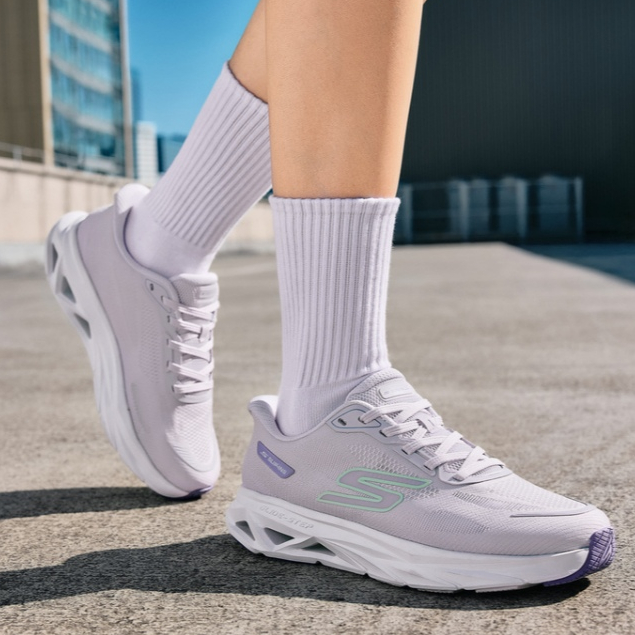 Skechers สเก็ตเชอร์ส รองเท้าวิ่งผู้หญิง Women GOrun Glide-Step Vortex Shoes - 129827-LAV (latest) — صورة 2