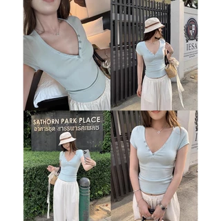 🚚ส่งจากไทย เสื้อยืดผู้หญิงแฟชั่น เสื้อครอป เสื้อยืดแขนสั้น คอวี สีพื้น สินค้าใหม่ฤดูร้อน สาวฮอต เสื้อสลิมฟิต #045 (สีดำ)