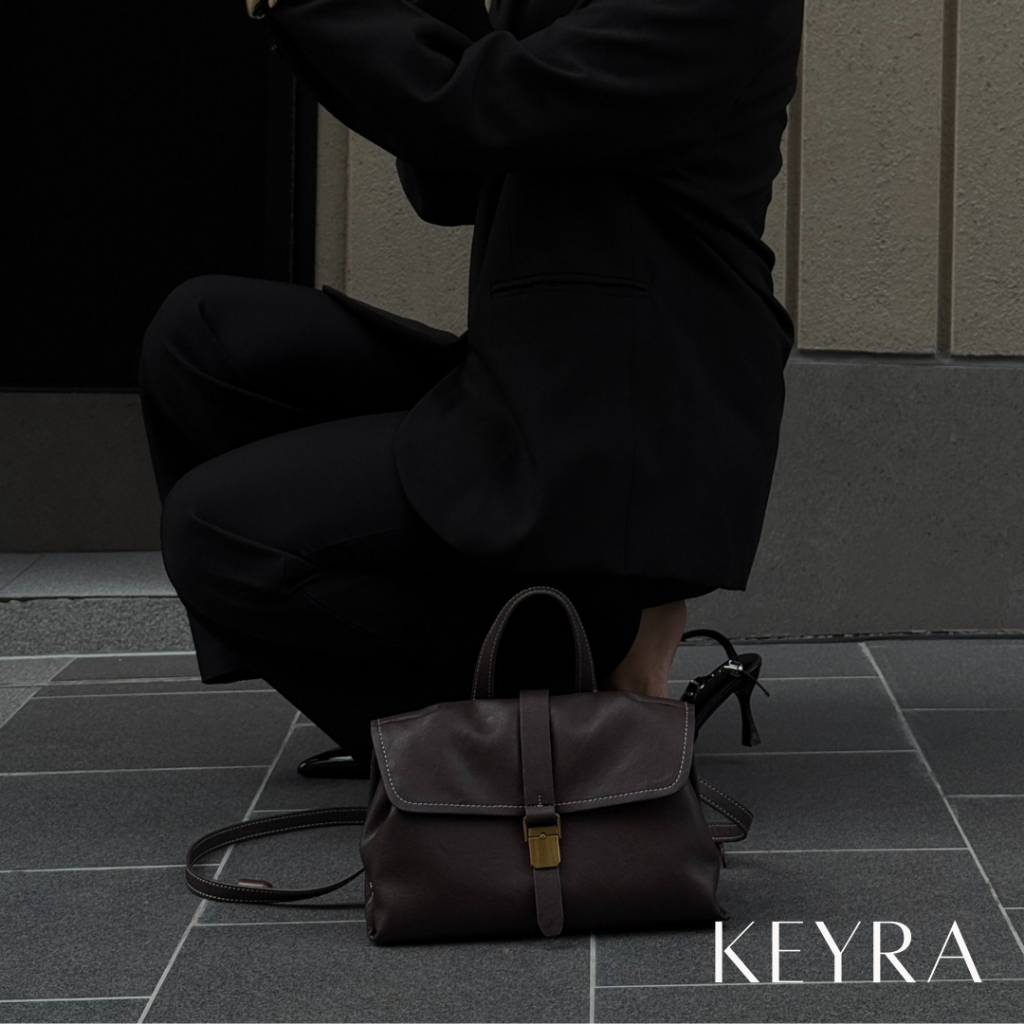 KLEAR.STUDIO - KEYRA BAG กระเป๋าสะพายข้างวีแกน กระเป๋าสะพายข้างสไตล์มินิมอลและแมทช์ง่าย ดีไซน์หรูหรา