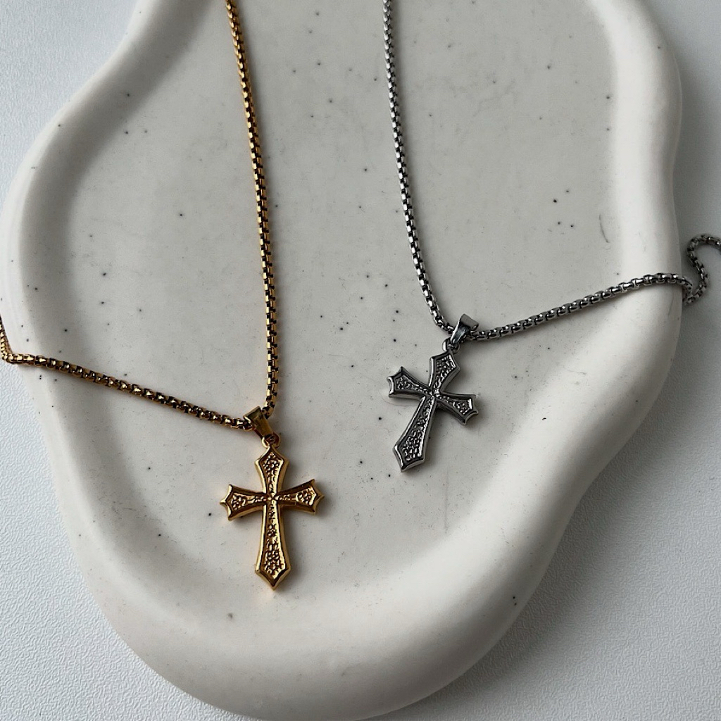 Adore - Cross necklace