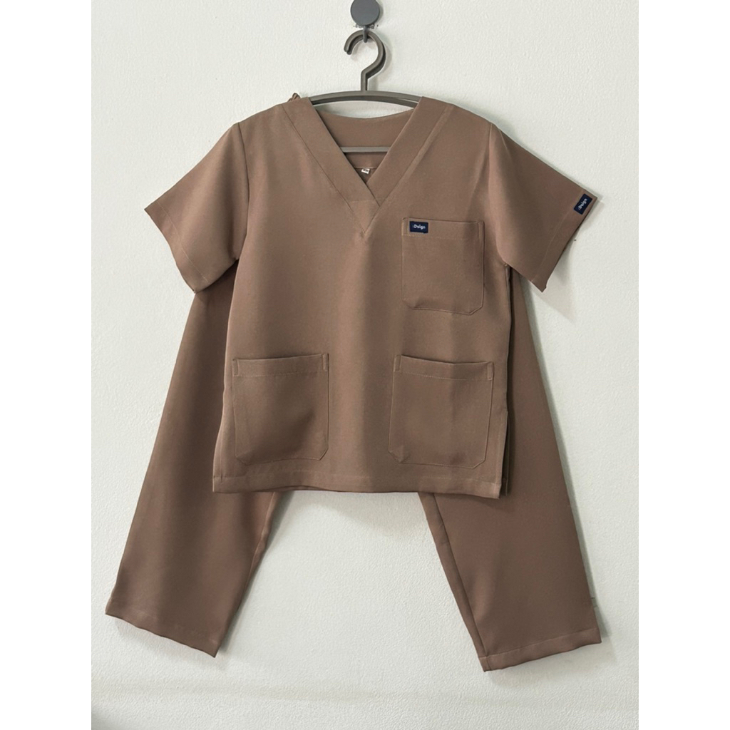 New color🧋Dsign scrub ชุดสครับคอวี unisex สี Ovaltine รุ่น Colorful’s Collection