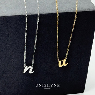 🤍unishyne | สร้อยคอจี้ตัวอักษรรุ่น Monotype(โมโนไทป์) จี้ตัว…