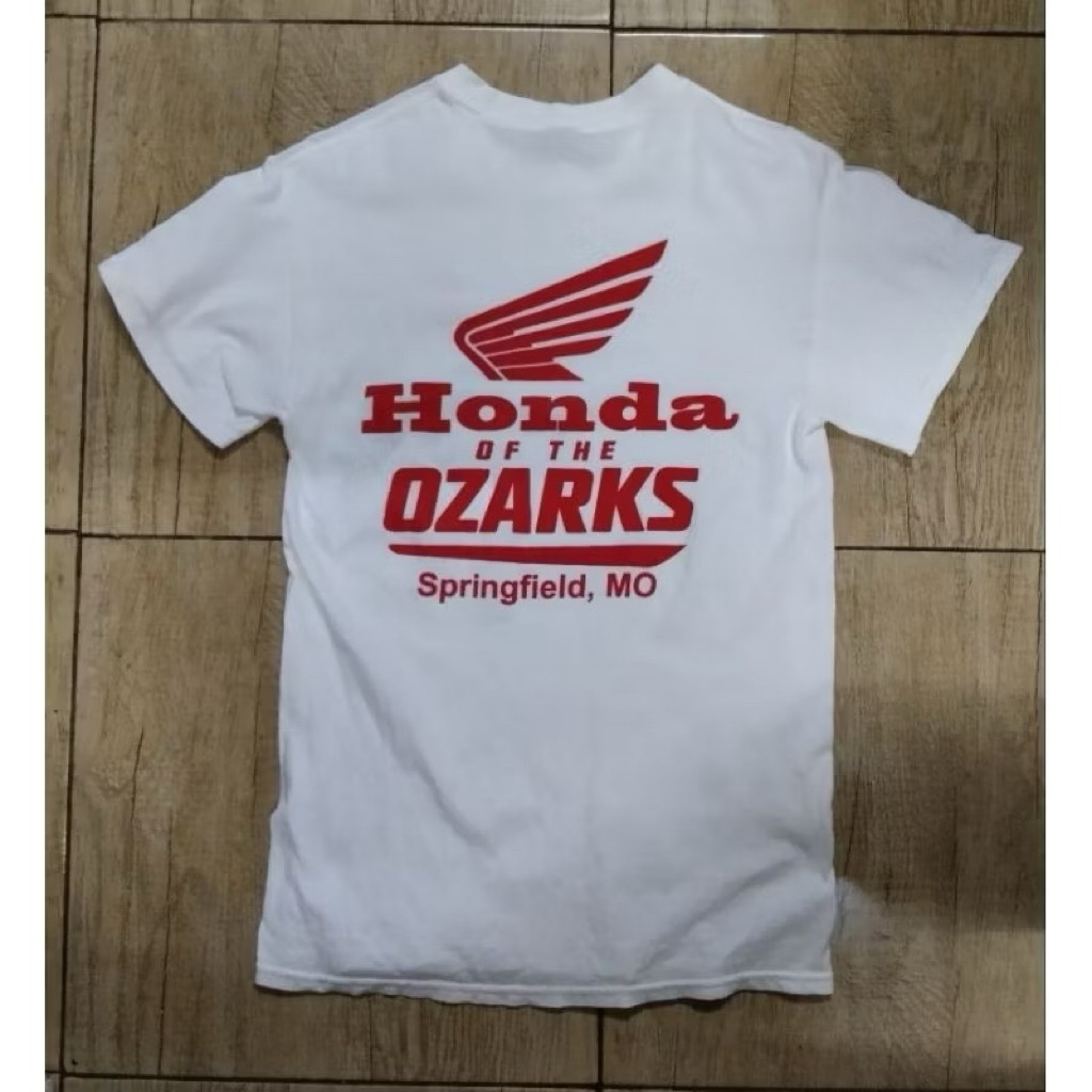 เสื้อยืดมือสอง honda of the ozarks สีขาว ไซส์ S สภาพดี รอบอก 34นิ้ว / ความยาว 27นิ้ว