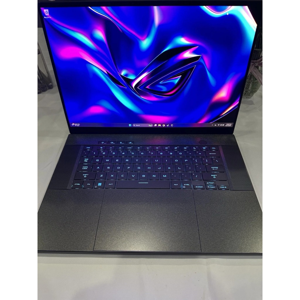 ASUS ROG Zephyrus G16 GU605 16" นิ้ว - Intel Ultra 9, RTX 4090, 240Hz , 32GB LPDDR5X, 2TB แล็ปท็อปกา