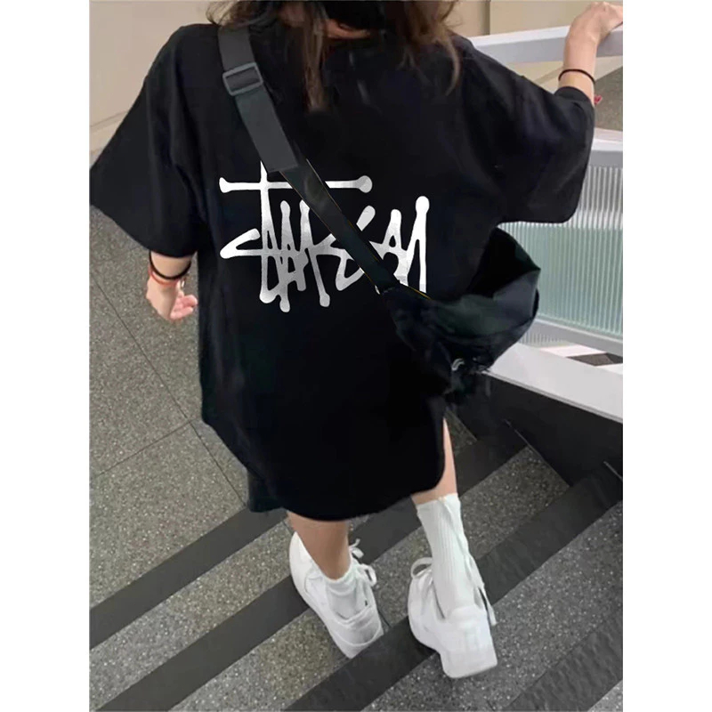 ✨【จัดส่งภายใน 24 ชั่วโมง】เสื้อยืดแขนสั้นแฟชั่นและเรียบง่าย เสื้อหลวมพิมพ์ลายเกาหลีสำหรับผู้หญิง unisex