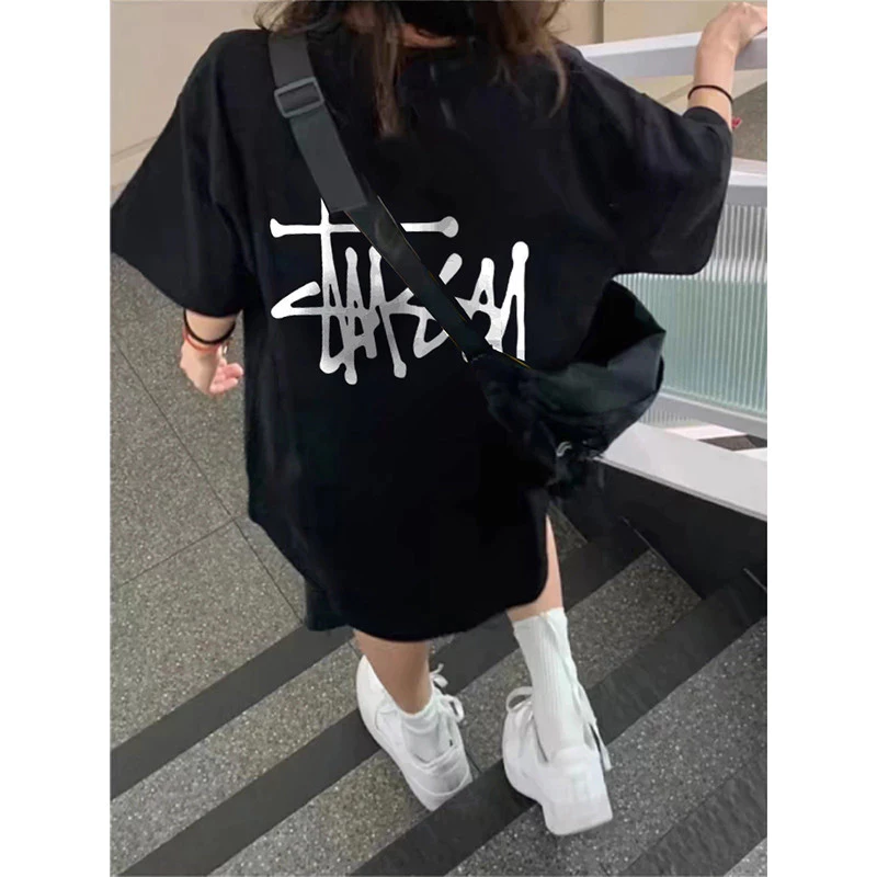 ✨【จัดส่งภายใน 24 ชั่วโมง】เสื้อยืดแขนสั้นแฟชั่นและเรียบง่าย เสื้อหลวมพิมพ์ลายเกาหลีสำหรับผู้หญิง unisex