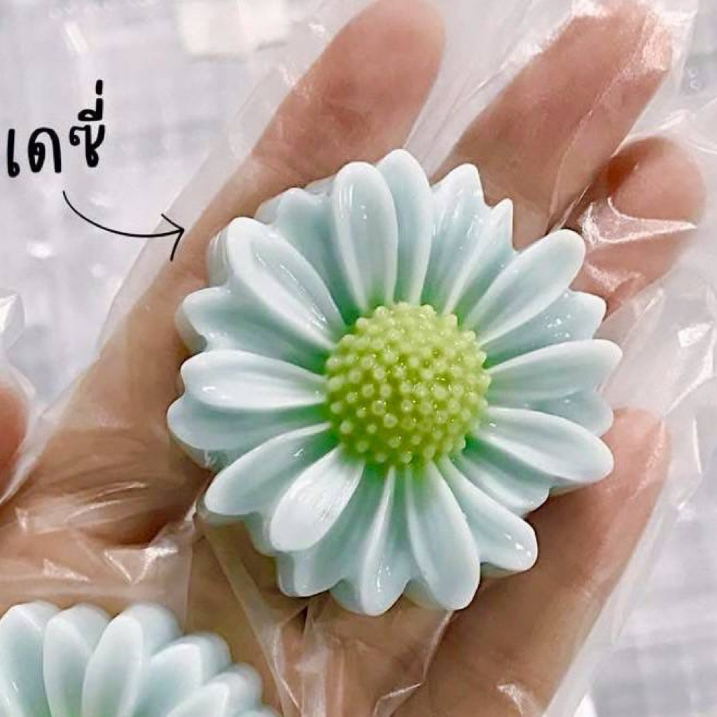 พิมพ์วุ้น พิมพ์ขนมชั้น เดซี่ ขนาด 5 ซม. ผิวด้านในลื่นทำให้ขนมไม่ติดพิมพ์ ลายคมชัดร่องลึก ลายเดซี่ ลิขสิทธิ์ของ Cute Mold
