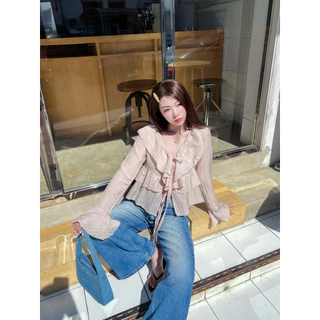 Bershaka top เสื้อระบายผูกโบว์ทรงสวย แขนยาว แต่งระบายคอ ระบายแขน ไม่ต้องรีด