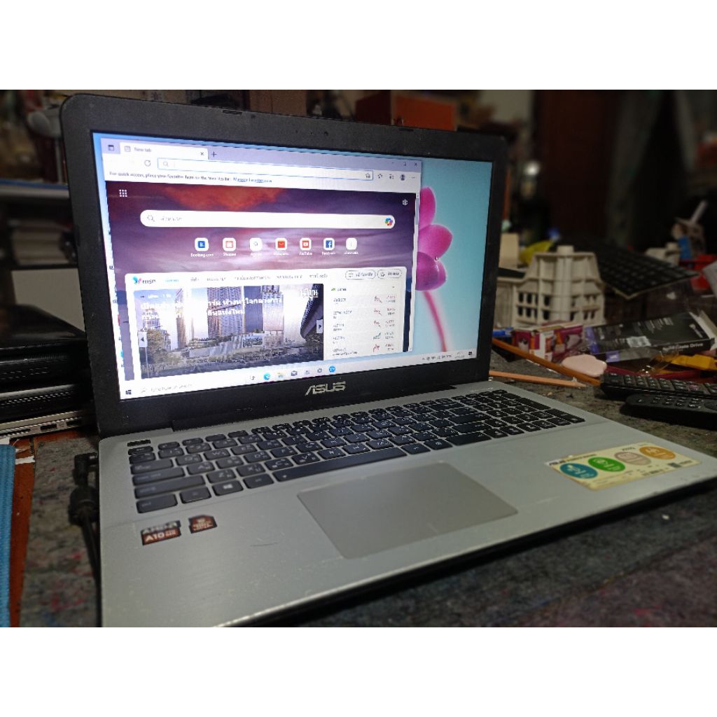 notebook ASUS x555q จอ15.6 นิ้ว AMD a10-9600p+AMD radeon r5 m330 DDR4 8GB SSD 240 GB มือสองสภาพใช้งา