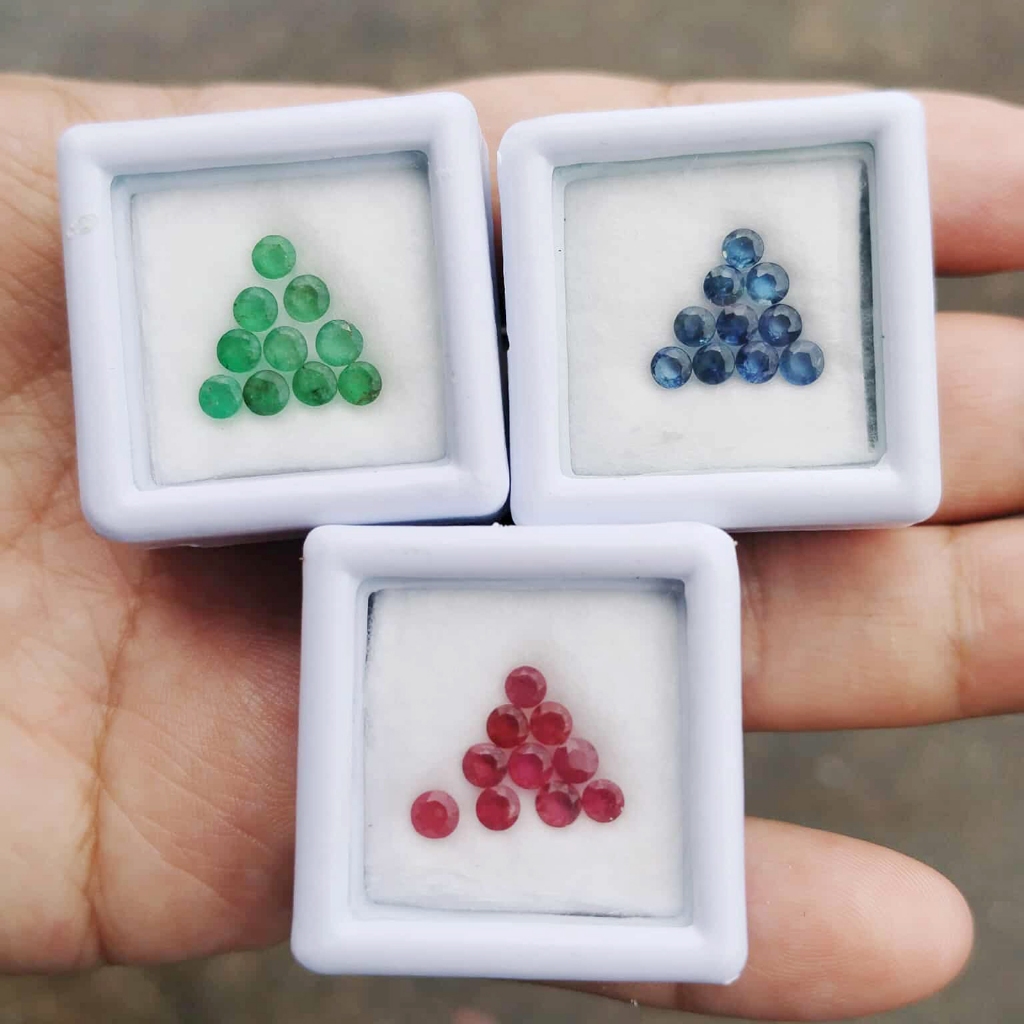 พลอยทับทิม มรกต ไพลิน ขนาด 3 มิล พลอยแท้ มีใบรับรองจากทางร้าน