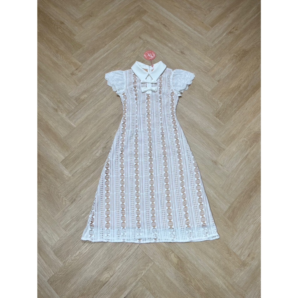 BT 06-21511  ชุดเดรสยาวคอปก แขนสั้นลูกไม้สีขาว ช่วงอกแต่งโบว์ 2 ชิ้น มีซับในสั้นสีน้ำตาลด้านใน ใส่ทำบุญ ออกงาน ทำงาน