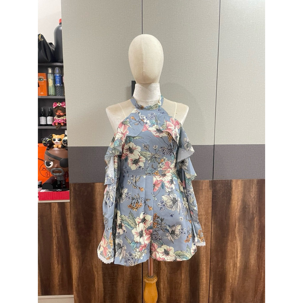 จั๊มกางเกง ผูกคอเปิดไหล่ ป้าย Peony งานตามหา size xs