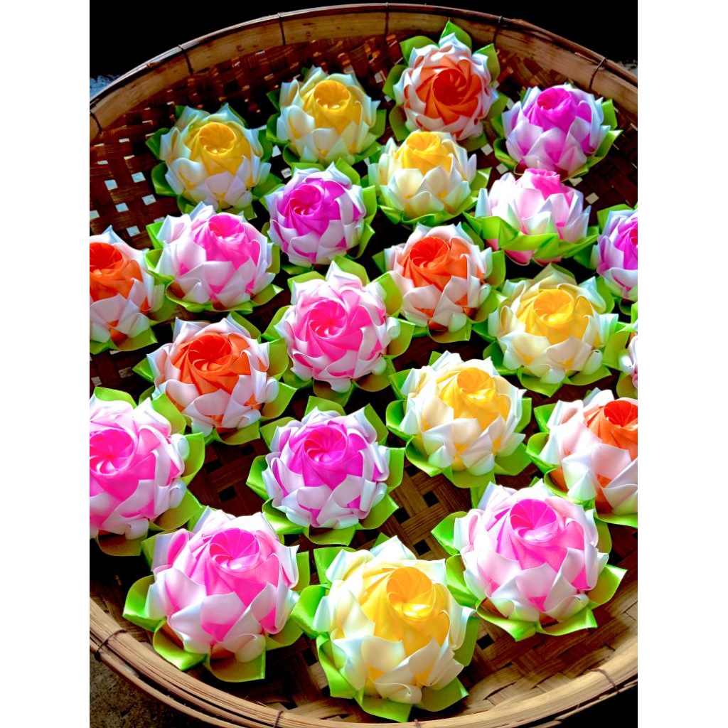 เหรียญโปรยทานดอกบัวปทุมมาคละสีหวาน ตัวเปล่า 50 ชิ้น