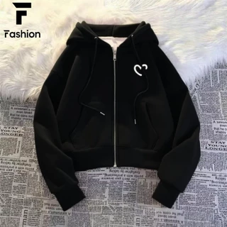 พร้อมส่ง เสื้อเเขนยาวมีฮู้ดมีหมวกเเฟชั่น เสื้อคลุมกันหนาว ปักลายหัวใจ