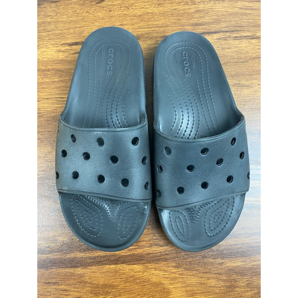 crocs แท้ มือสอง สีดำ size M10/W12 42-43