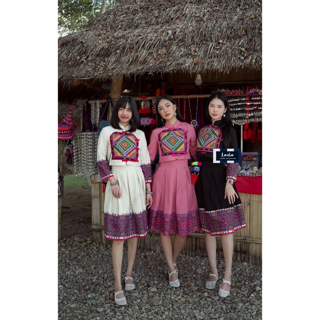 เซ็ทเสื้อคอจีนลายไทดำและกระโปรงจีบทวิตแบบสั้นลายก้นหอย มี 3 สี