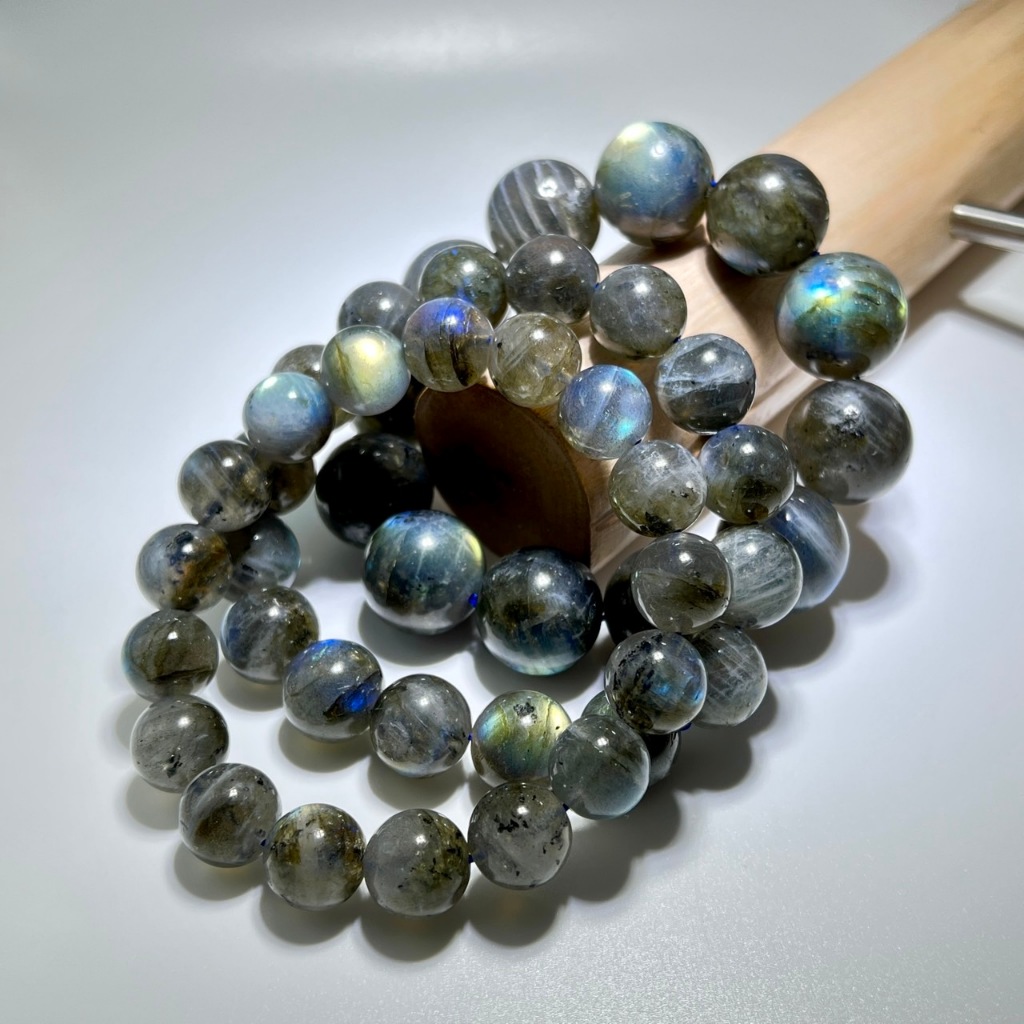 กำไลข้อมือหิน ลาบราโดไรต์ (Labradorite)"หินพ่อมด"