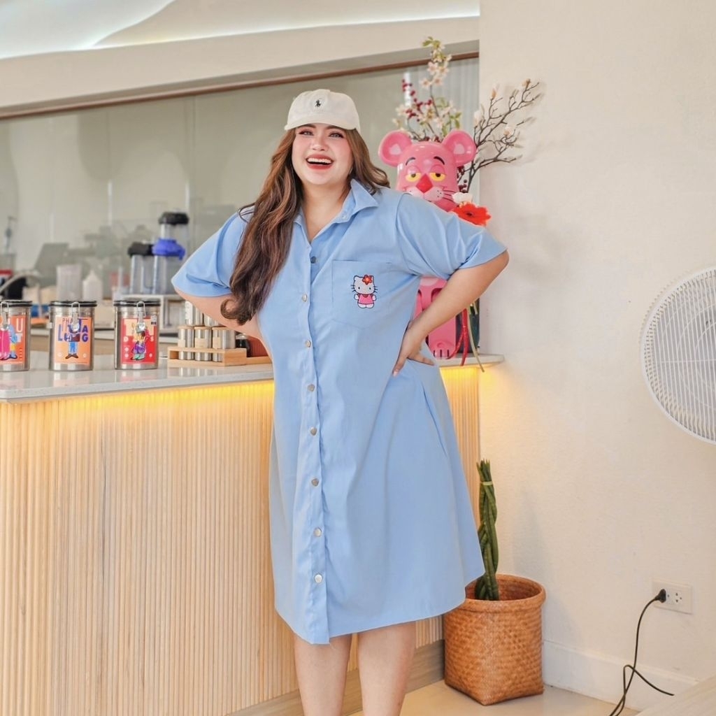 เดรสเชิ้ตปักคิตตี้ อก40-62นิ้ว ผ้ายีนส์บาง มีกระเป๋า คอปก แขนสั้น กระดุมใช้ได้จริง สาวอวบ ไซส์ใหญ่ MG27-0 - รูปที่ 3