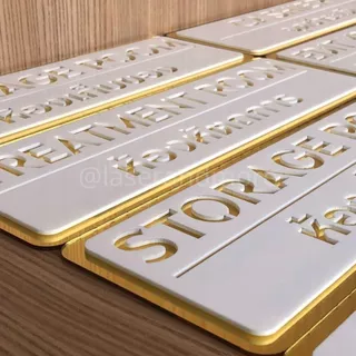 (M2) ป้ายอะคริลิคมิลเลอร์ สีทองขาว ป้ายติดหน้าห้อง ขนาด 10x30cm