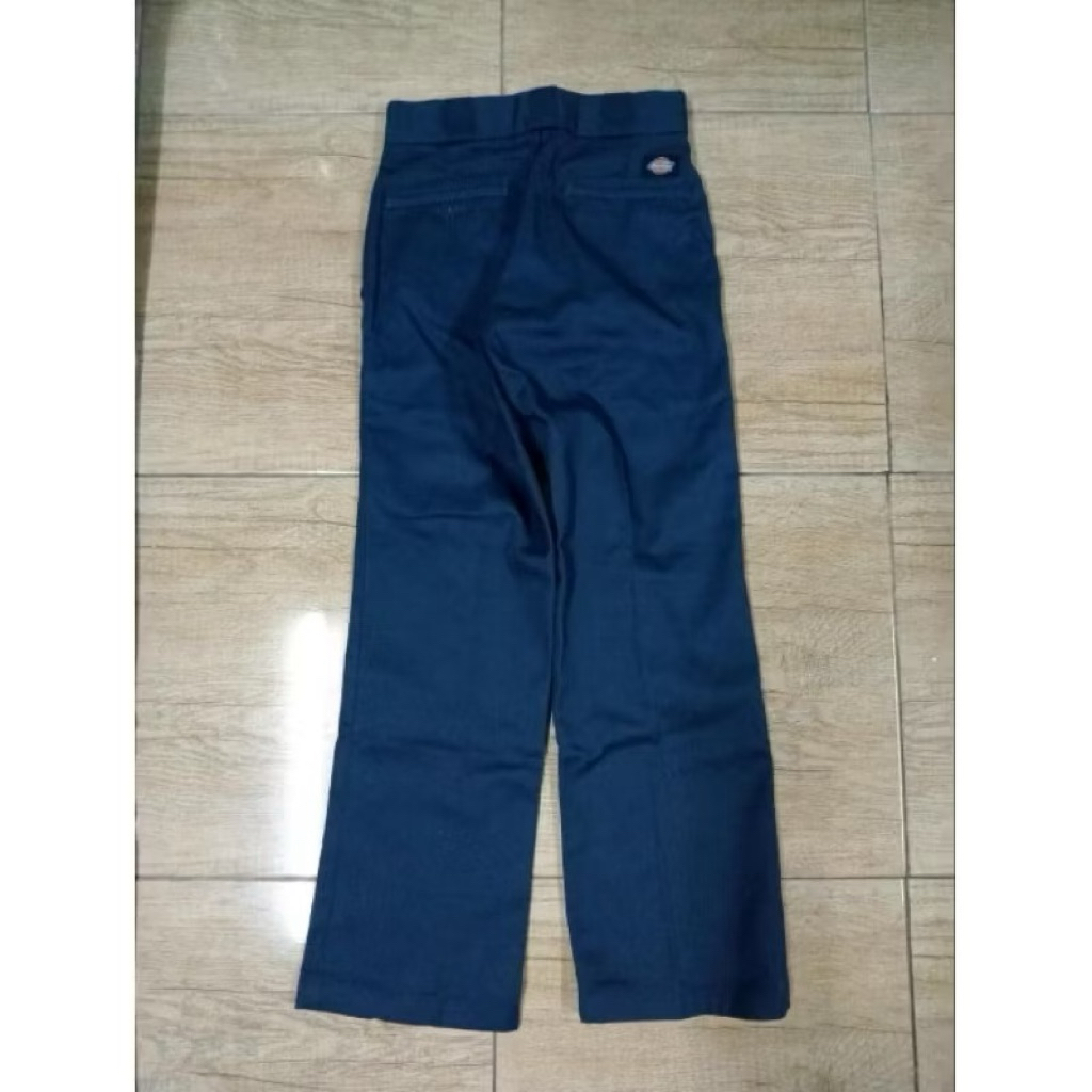 กางเกงขายาวเดิมทรงช่างมือสอง 874 สีnavy สภาพคล่องดีเหมือนใหม่ ผ้าแข็งๆ ขนาดรอบเอว 26นิ้ว ความยาวขาวั