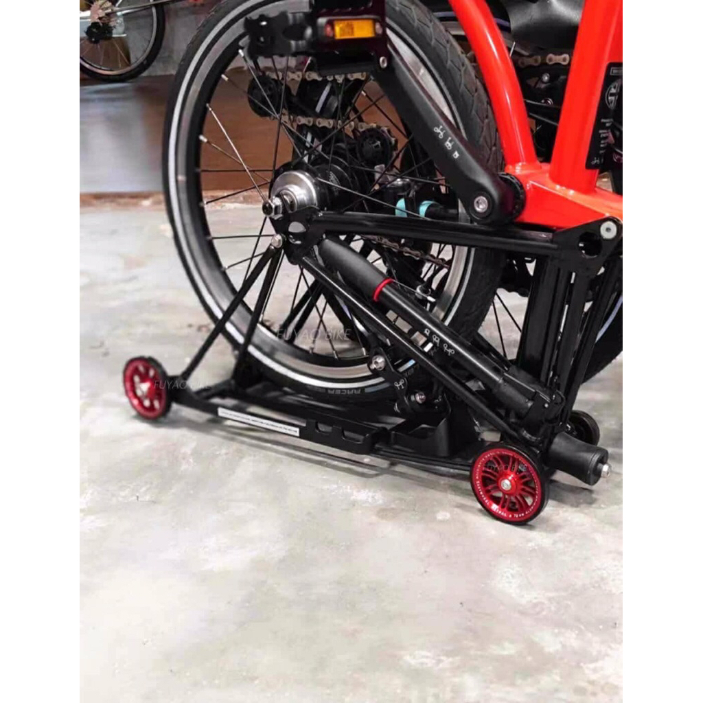 Brompton easy wheel ลายเดียวกับBrompton traveller ขายเป็นคู่