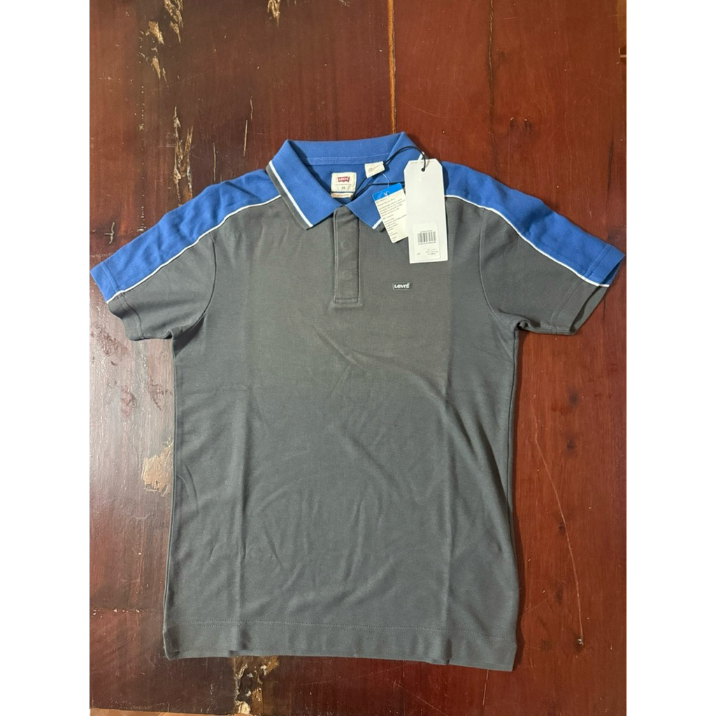 เสื้อคอปก Levi’s แท้ 💯% ไซร์ xs ราคาเต็ม 1,690 บาท