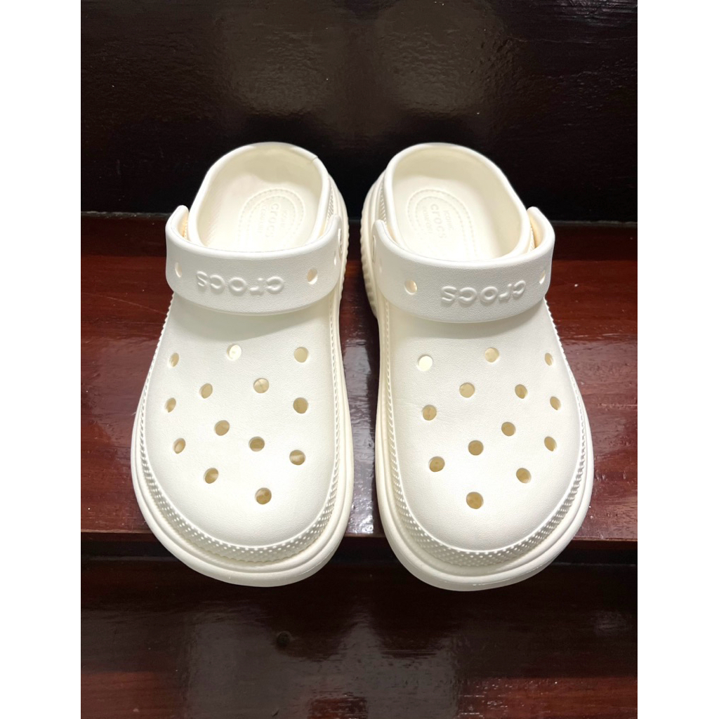 Crocs แท้100% M6W8= 38-39 ส้นสูง สภาพใหม่กริ๊ง